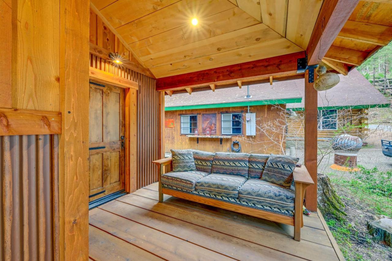Enchanting Creekside Cabin Near Kings Canyon Park! Badger Luaran gambar